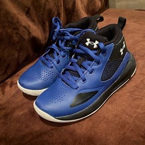 Size 12K Under Armour Shoes